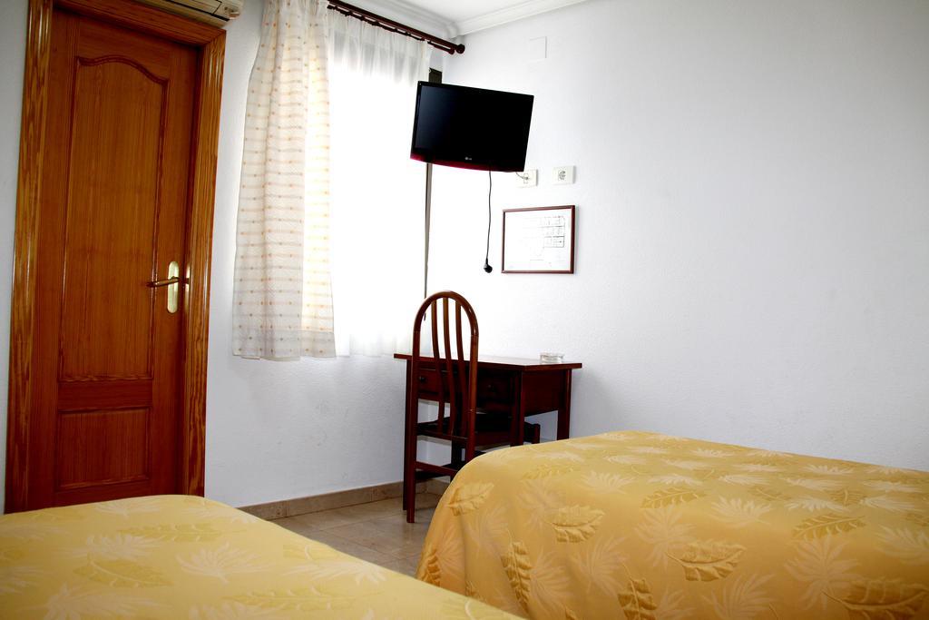 Hostal Restaurante La Masia Vila-real Exterior photo
